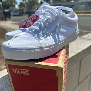 Old Skool Vans, White, Women’s Size 9.5, New w/Tag